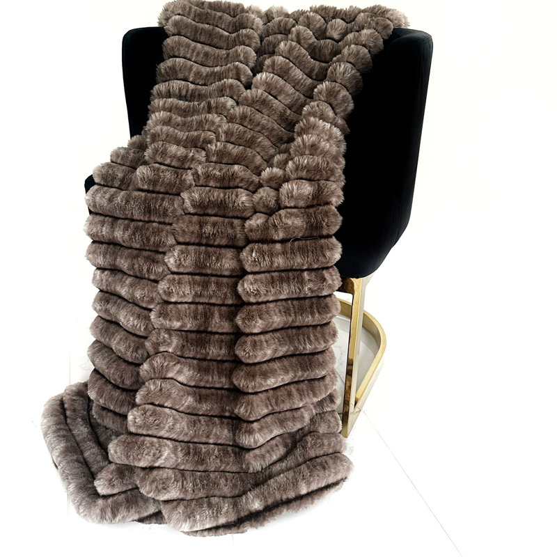 Jeté en fausse fourrure Plutus Luxe, L 120 po x l 114 po, Marron foncé