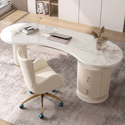 Bureau de direction 62,99 "moderne avec 2 tiroirs de rangement, bureau en forme de noix de cajou avec plateau à clavier coulissant, plateau d'alimentation intégré et faux marbre