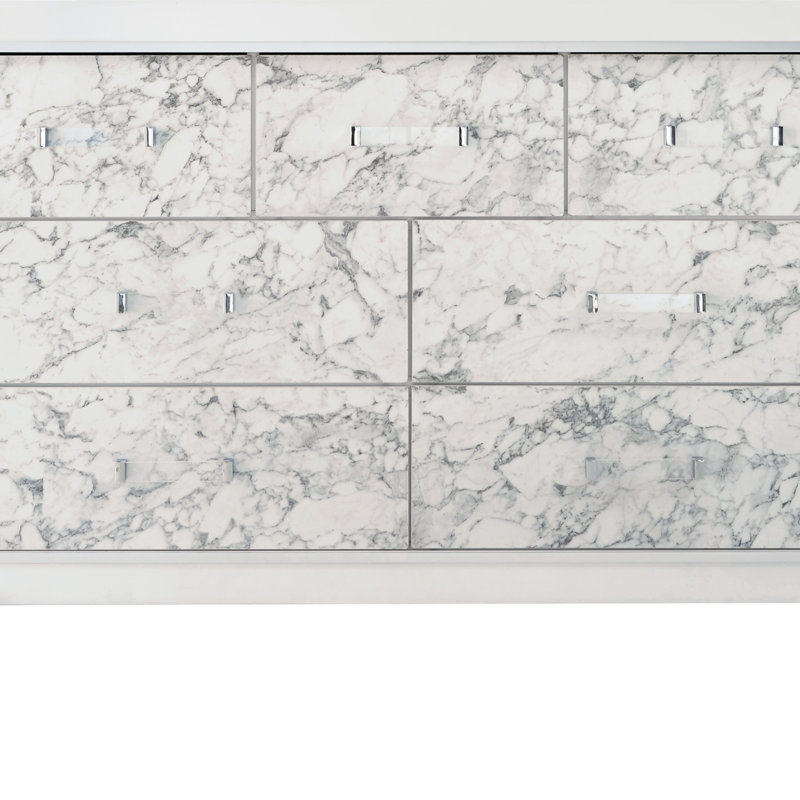DRESSER SKYE MARBLE WHITE avec des tiroirs spacieux et des façades élégantes de style marbre, parfait pour les chambres à coucher modernes