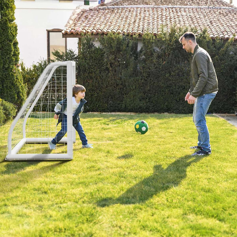 Ballon de soccer en plastique avec étui Gustave, H 71 po x l 94,5 po x P 71 po