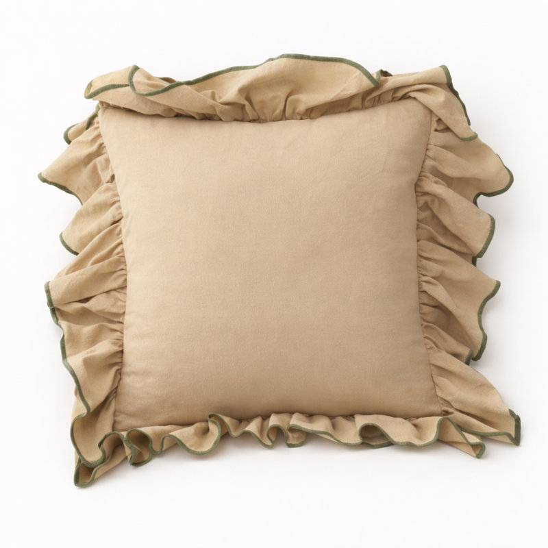 Coussin décoratif en coton avec bordure à volants 18 po x 18 po Ruffled Edge, Kaki