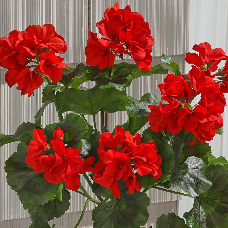 17" UV Natural Touch Summer Geranium Bush, Red