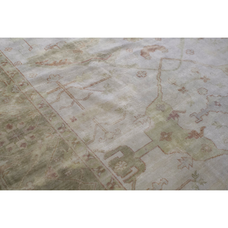Tapis ivoire et vert clair noué à la main de haute qualité