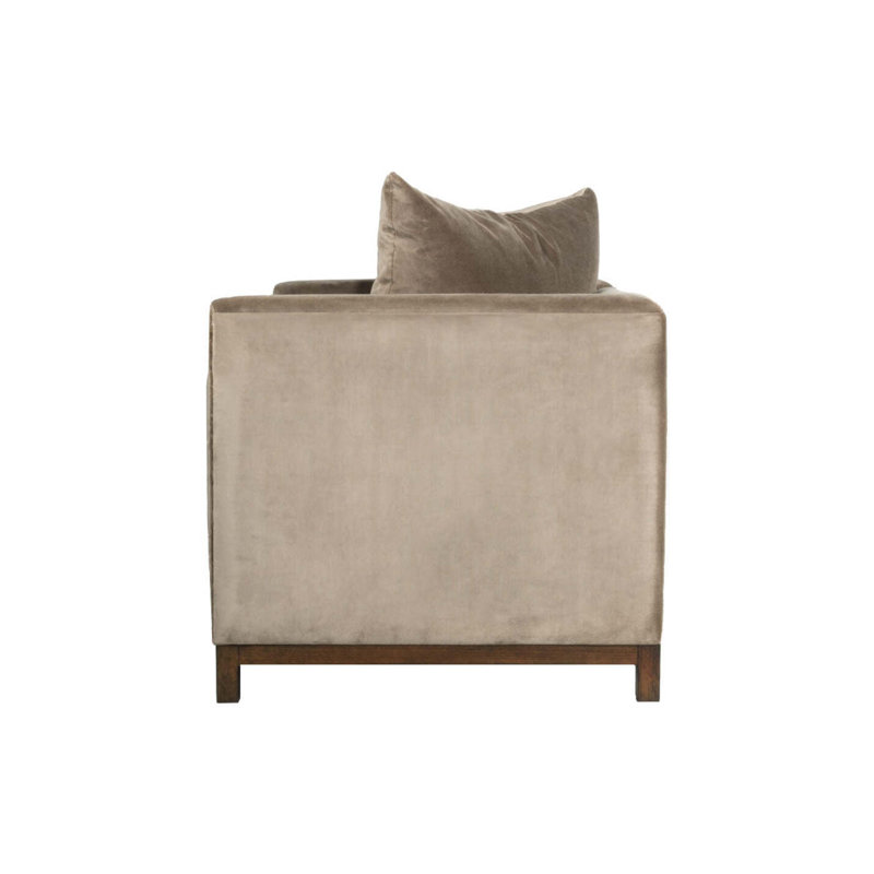 Leo Settee