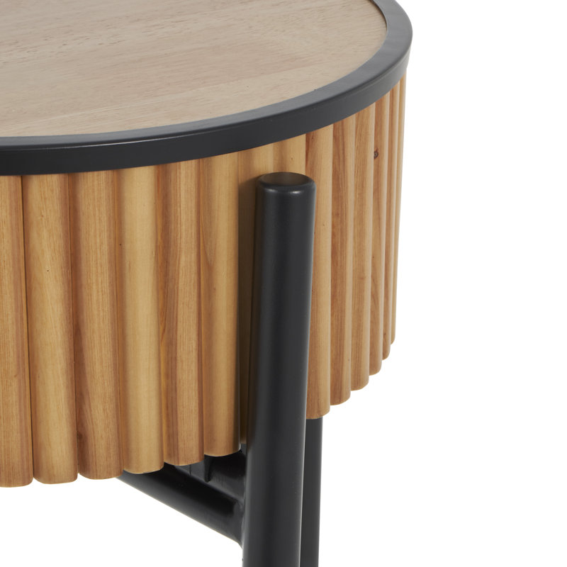 Table de bout en bois à lattes fabriquée à la main avec pieds noirs, H 26,5 po x l 18 po x P 18 po