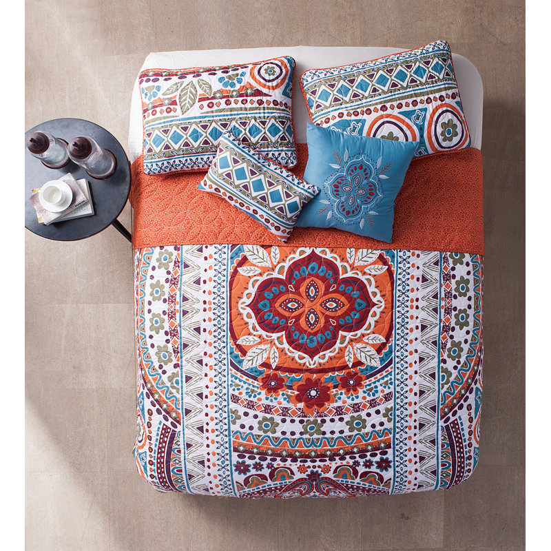 Natasha 5-Piece Reversible Medallion Quilt Set , King Quilt + 2 Shams + 2 Throw Pillows