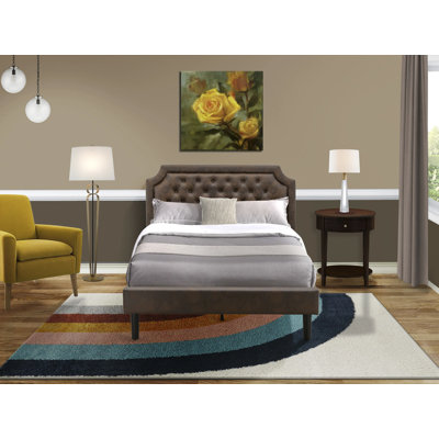 Ensemble de chambre avec lit plateforme 2 pièces avec cadre de lit double capitonné et table de bout en acajou antique - similicuir brun foncé avec texture noire et pieds noirs