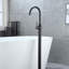 Bec de baignoire fixé au sol-109615871