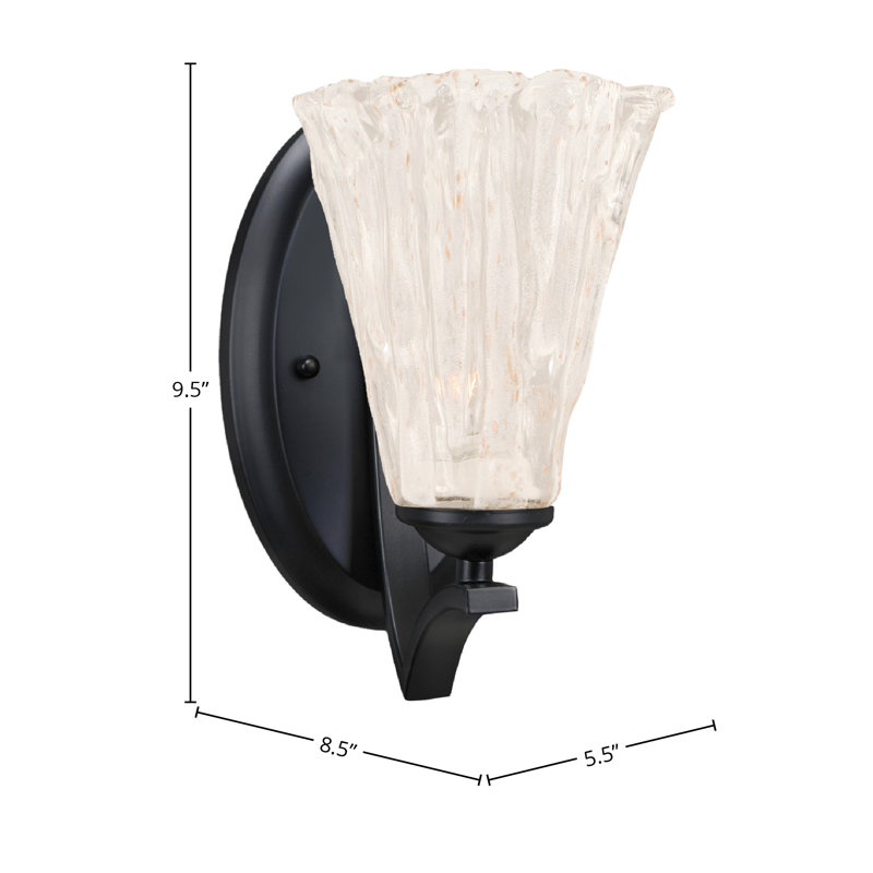 Applique murale Zilo montrée en finition graphite avec verre à glace italien cannelé de 5,5 po, Noir mat