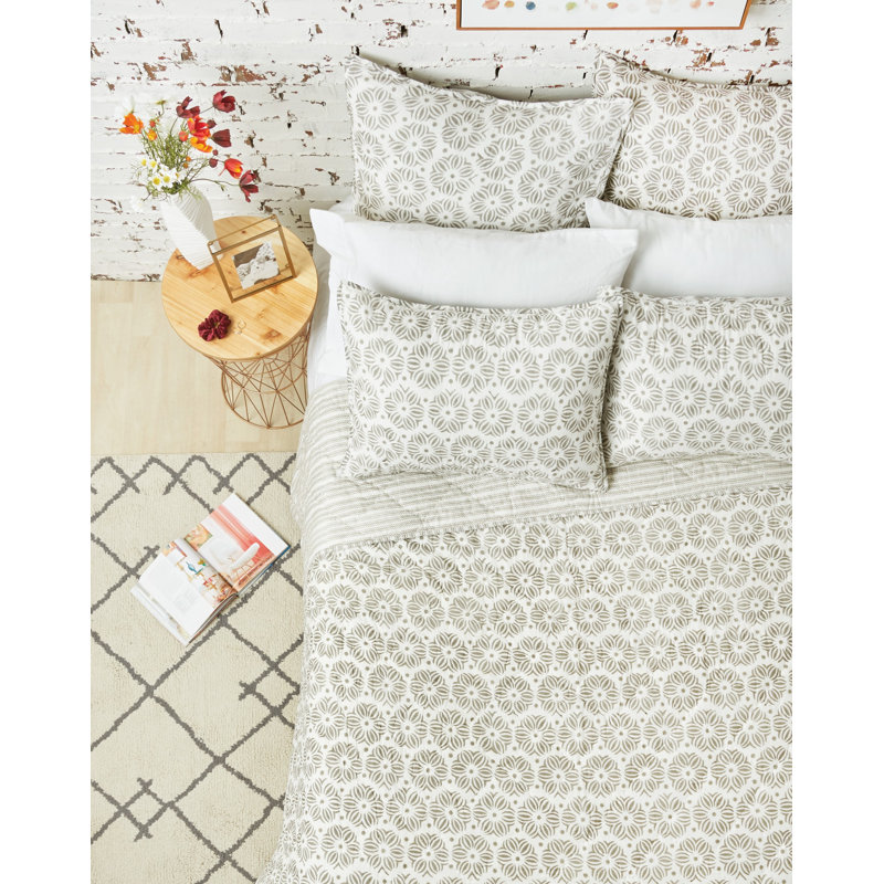 Hinton Cotton Floral Quilt, Queen Quilt