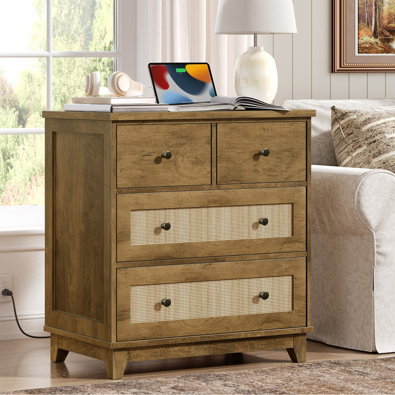 Table de chevet avec station de charge Farmhouse, table de bout de 26,9 po à 4 tiroirs, commode, Brun