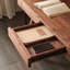Petit bureau en bois massif
