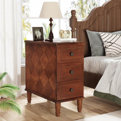 Table de chevet étroite à 3 tiroirs en bois massif Nightside, armoire de chevet brune à motif carré, rangement compact entièrement assemblé pour la chambre à coucher, le salon et les petits espaces