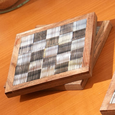 Ensemble de sous-verres | Sous-verre en corne ciselé avec bords en bois de teck (ensemble de 2)