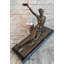 Sculpture l'oiseau à la main