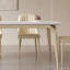 Ensemble de table et chaises de style français-106438302