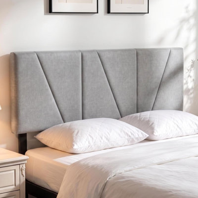 Tête de lit tapissier grand lit gris clair avec structure en panneau de fibres à densité moyenne et dossier rembourré pour lit plateforme
