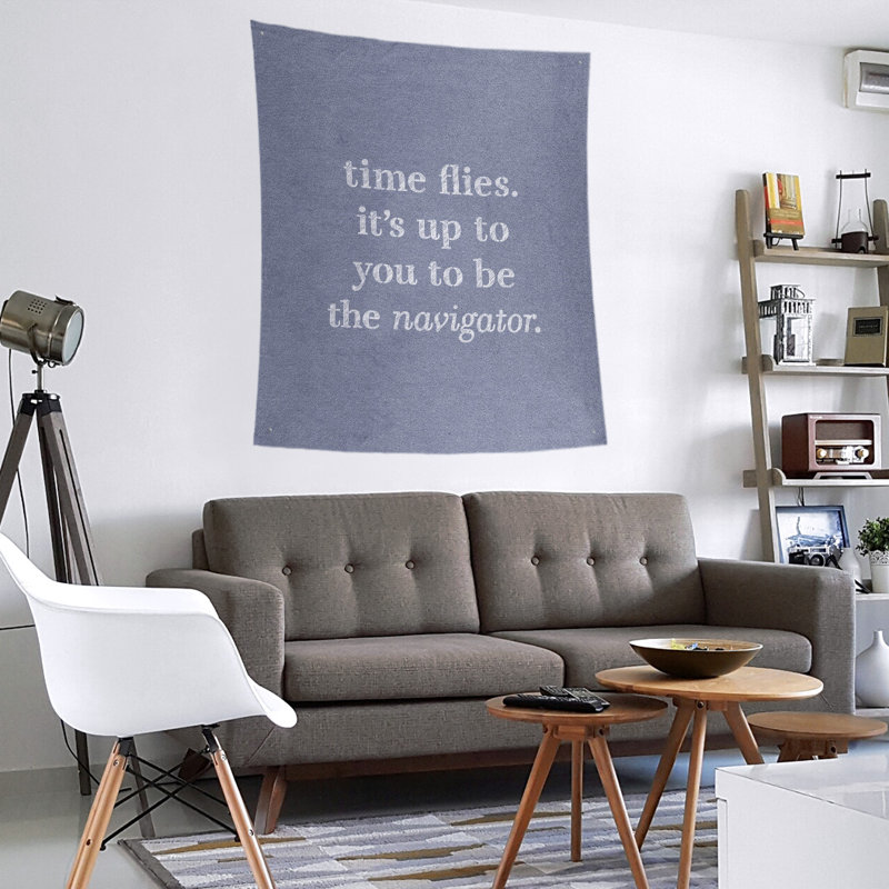 Tapisserie quote-quote time à l’écriture en polyester, H 104 po x l 88 po, Bleu / Blanc