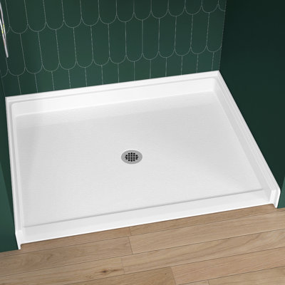 Base de douche simple à seuil bas avec drain central 48 po, l 48 po x l 38 po ADA, bac de douche en acrylique antidérapant et base, plateau de douche blanc brillant avec ensemble de drain, base de douche à carreaux à 3 côtés pour alcôve à 3 parois Installation