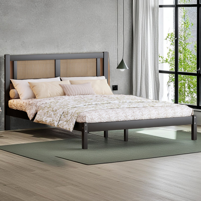 Lit plateforme en bois avec tête de lit en rotin naturel, élégance exquise et charme minimaliste pour la chambre à coucher