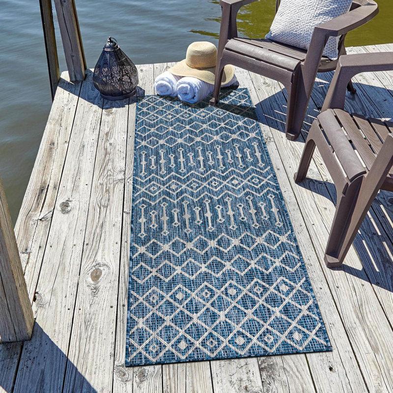 Innsbrook Geometric Indoor / Outdoor Rug, Runner 2'7" x 12'