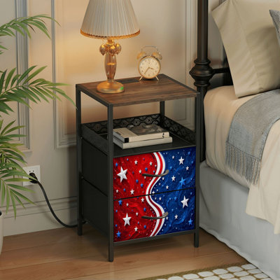 Table de chevet 2 tiroirs avec station de charge, table de chevet pour chambre avec ports USB et amp; Outlets, tablette ouverte noire, table de chevet avec impression de ruban ondulé patriotique rouge et bleu