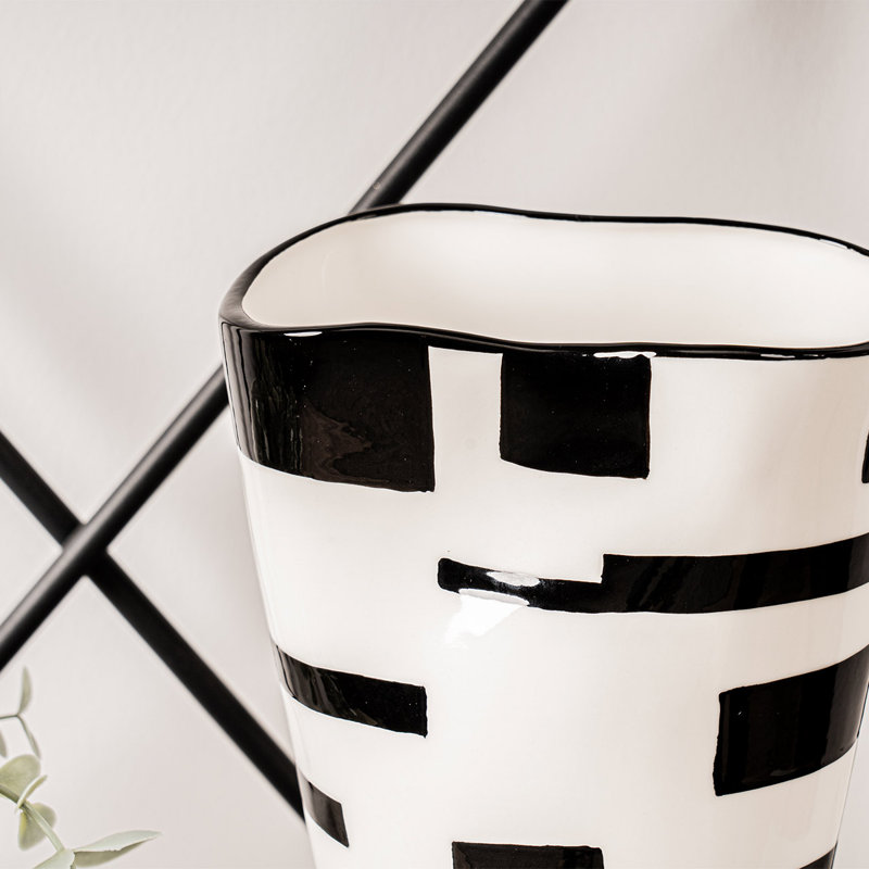 Minimalist Ceramic Vase for the Living Room, Trendy Vase Decor, 23.5cm H x 16cm W x 10cm D