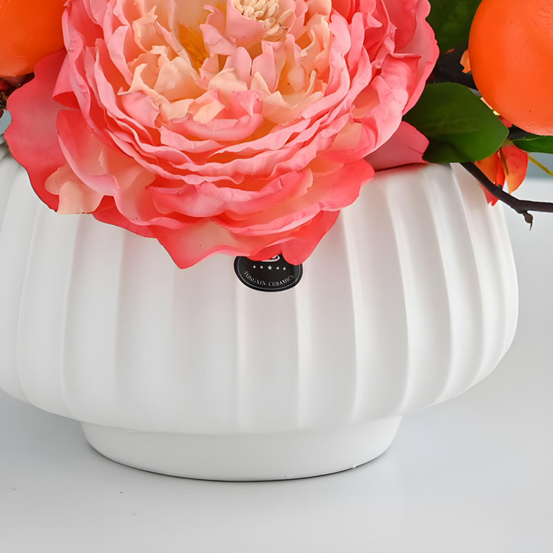 Ornements de fleurs simulées