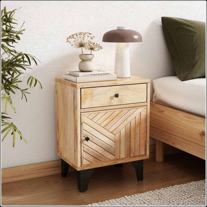 Table de chevet en bois massif fabriquée à la main avec une conception sculptée à la main, parfaite pour le rangement dans la chambre à coucher et pour améliorer l'esthétique.