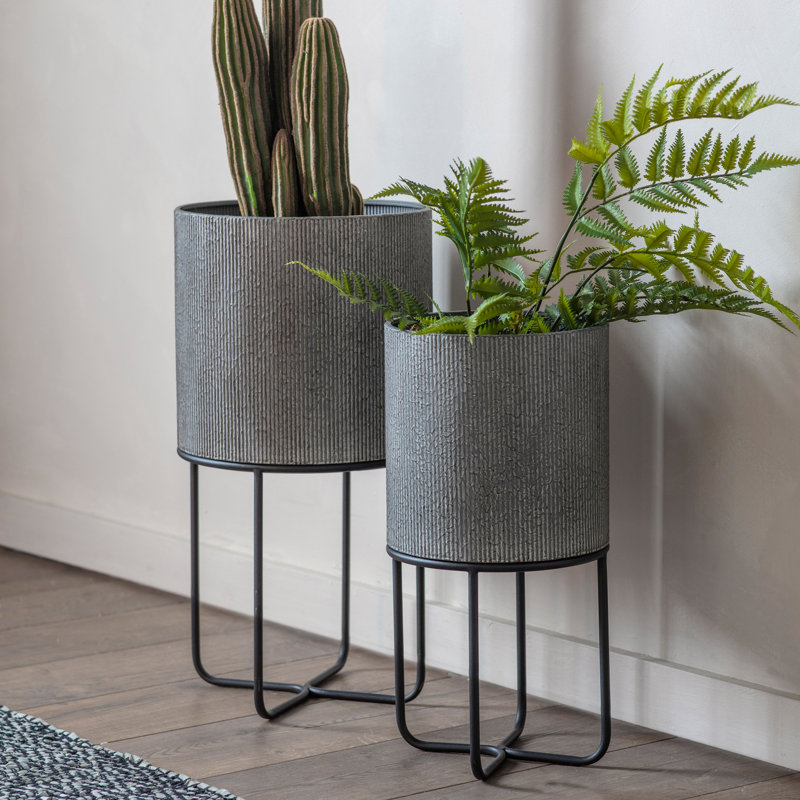 Tamura Metal Pot Planter, Grey