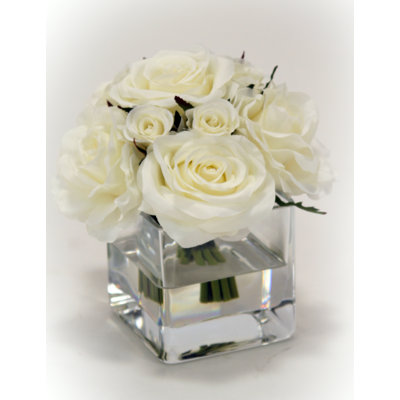 Arrangement floral roses en vase