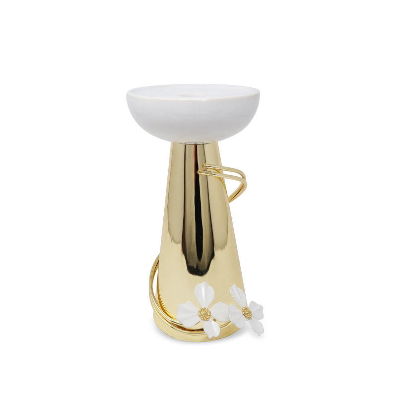 Bougeoir en porcelaine avec détail fleur, 9.5" H x 3" W x 3" D