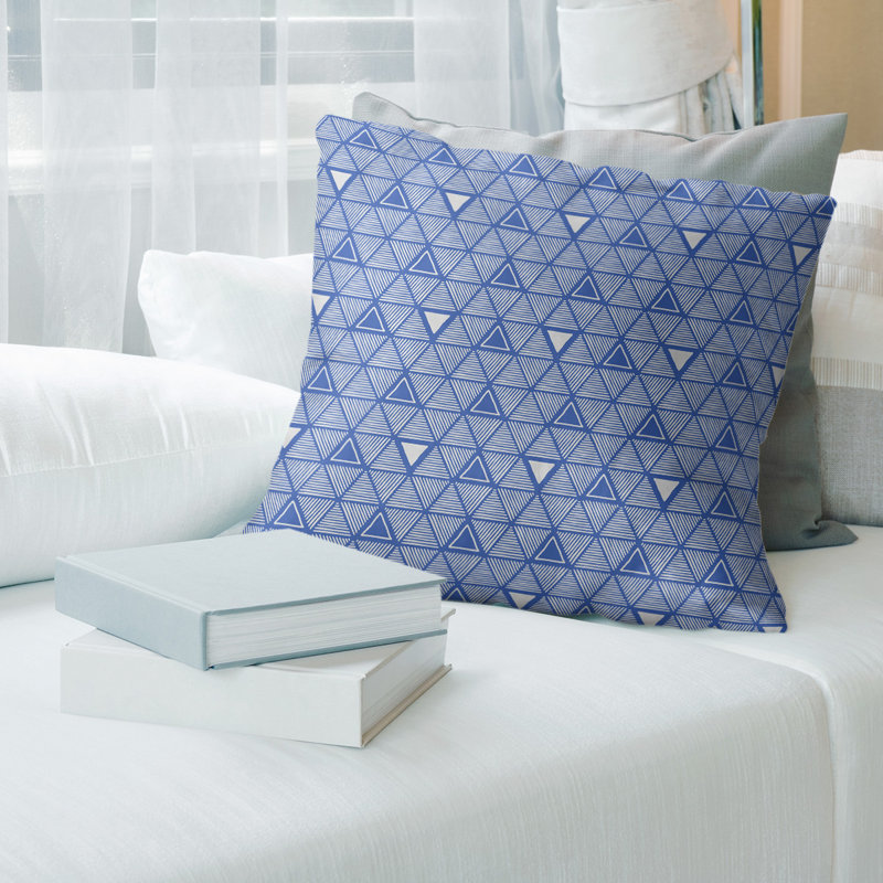 Coussin décoratif triangles dessinés à la main classiques, H 18 po x l 18 po, Bourre en polyester, Bleu clair