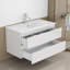 Meuble-lavabo de salle de bain avec lavabo-508443272