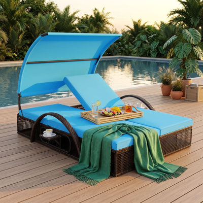 Double chaise longue de patio avec dossier réglable à 5 positions, auvent arqué, coussins amovibles et tables d'appoint cachées