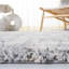 Tapis gris / ivoire à motif abstrait Mena-72587267