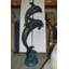 Statue de deux dauphins qui dépassent les autres sur des vagues - sculpture en bronze moderne, L 44 po x l 23 po x H 76 po