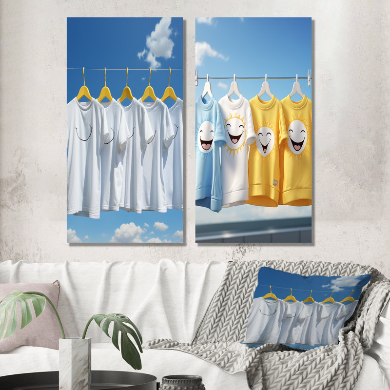 «Minimalist Laundry Hanging Out Smily Tshirt I», ensemble de 2 impressions murales en métal, H 32 po x l 32 po
