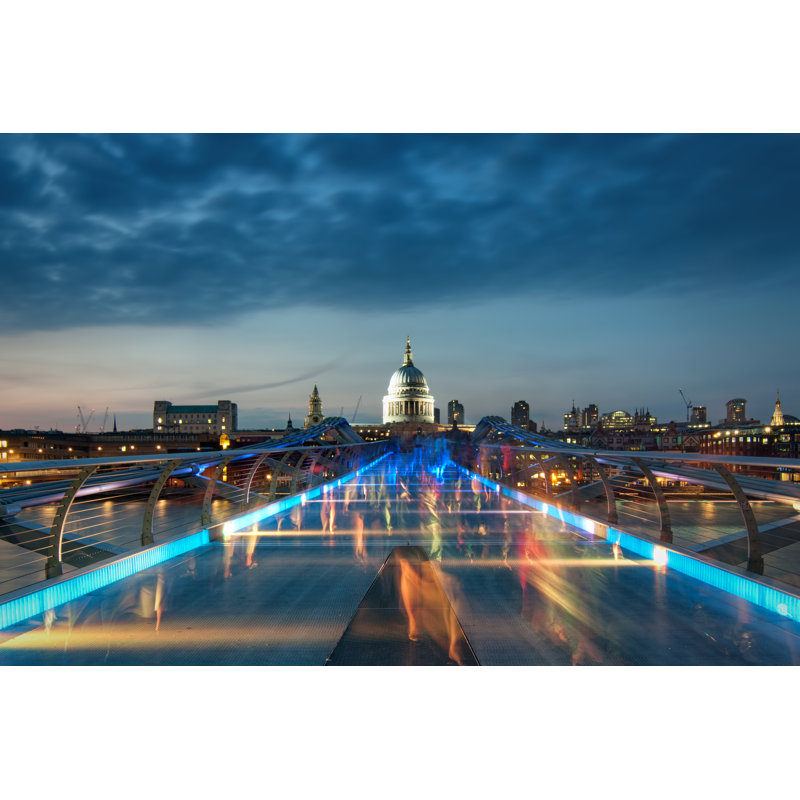 «Cheala Millennium Bridge on Canvas» par Lloyd-Horgan, photographie, H 8 po x l 12 po