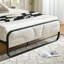 Lit plateforme tapissier Nelsie avec tête de lit capitonnée en velours, tissu blanc, structure noire-1069955231-1011279370