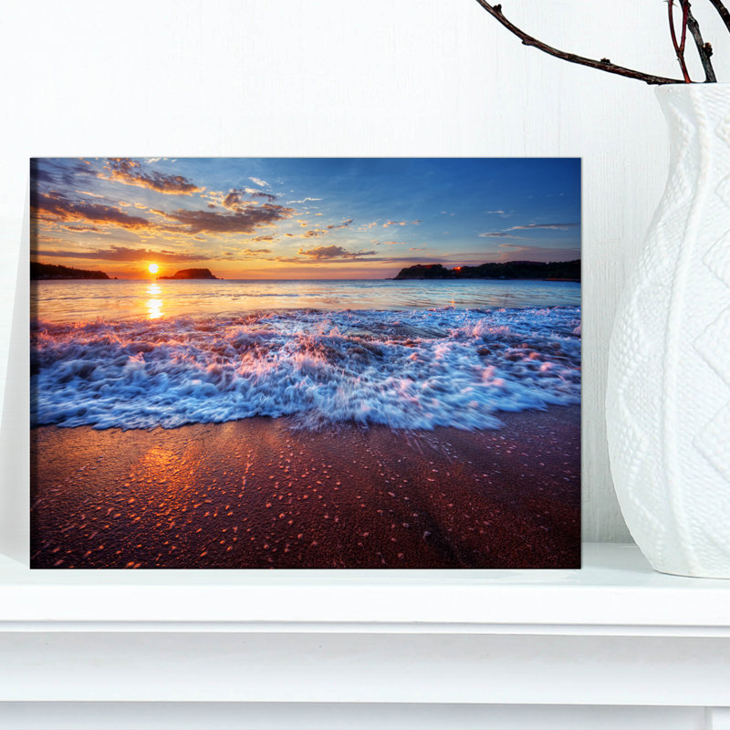 «Blue Sea Waves pendant le coucher du soleil», photographie, H 28 po x l 60 po x P 1,5 po, Toile tendue