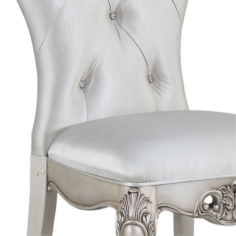 Ensemble de 2 chaises d'appoint crème et ivoire touffetées