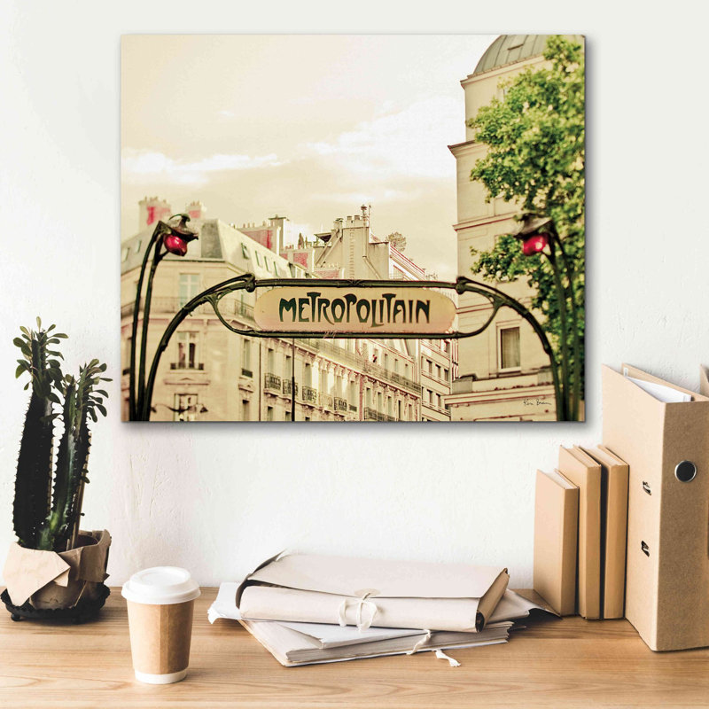 «A Lily In Paris» par Keri Bevan, estampe numérique sur toile, H 20 po x l 24 po x P 0,75 po