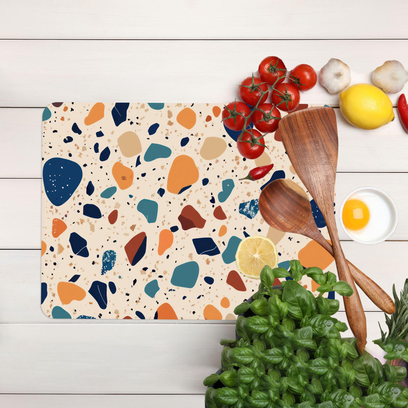 Planche à découper en verre au motif terrazzo vibrant, idéale pour décorer une cuisine ou une salle à manger moderne
