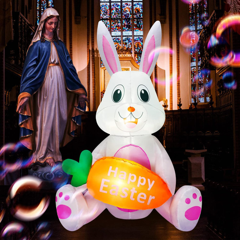 Lapin de Pâques tenant une carotte gonflable