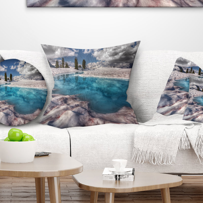 «Amazing Blue Melt Lake in Fog» - Coussin à imprimé paysage, 18" x 18", Coussin décoratif