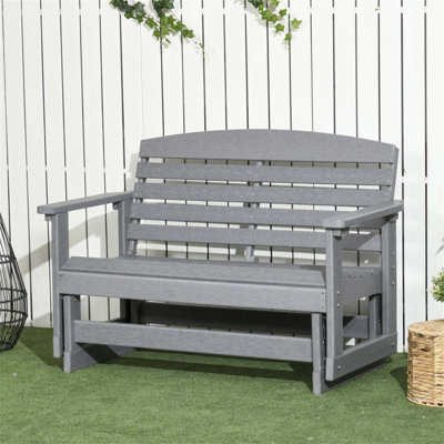 Banc oscillant d'extérieur pour 2 personnes avec structure en PEHD à lattes Outsunny, parfait pour la détente dans le jardin