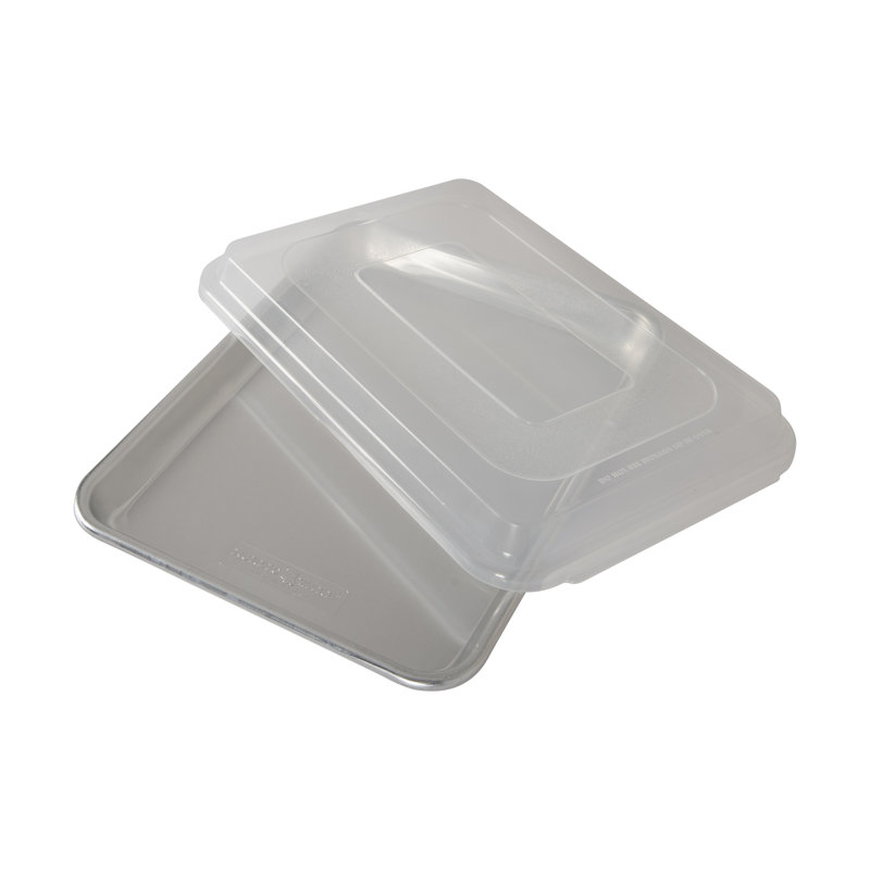 Nordic Ware Natural Commercial Bakers Quarter Sheet with Storage Lid