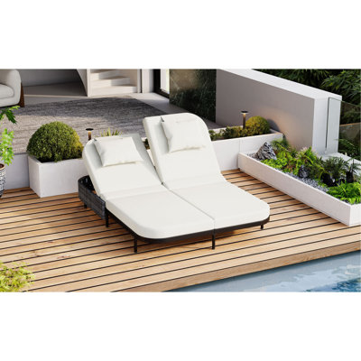 Lit de jour d'extérieur, lit de jour en rotin de patio avec dossier réglable à 5 positions et coussins et oreillers amovibles, causeuse d'extérieur à cadre en fer pour le jardin, la cour, le bord de la piscine