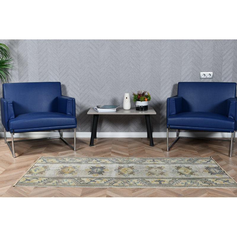 Tapis turc de style rétro parfait pour rehausser votre décor avec son design complexe et ses couleurs chaudes